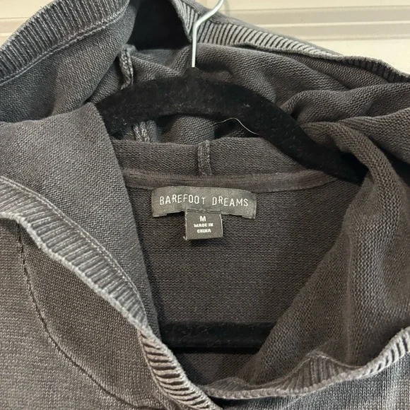 Barefoot Dreams Men's Sleeveless Hooded Pullover in Black - Picture 4 of 6